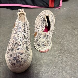 Blowfish slide ons, lightly worn, size 3